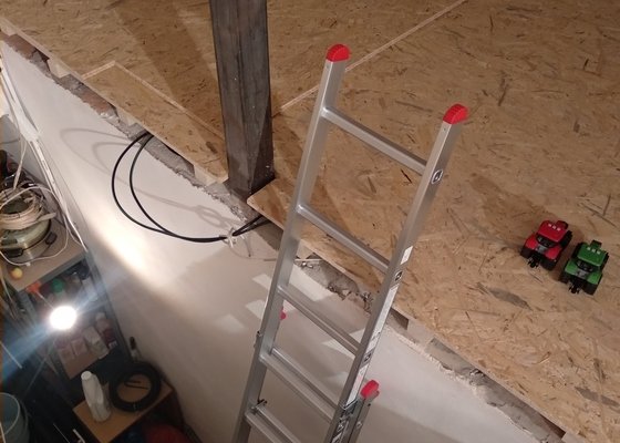 Kovové schodiště v interiéru